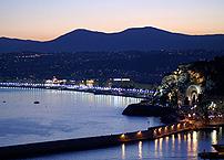 Deluxe Drivers : The Riviera by night